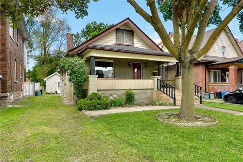 4747 3rd Ave, Niagara Falls, ON, L2E4L7 | Card Image