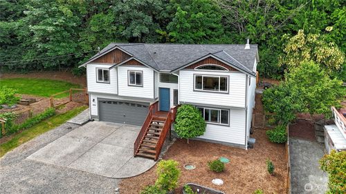 305 Baker Way, Camano Island, WA, 98282-8652 | Card Image
