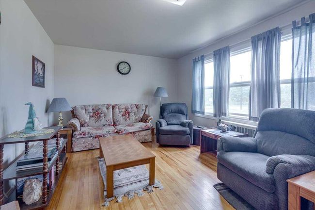 18 Poplar Cres, Home with 3 bedrooms, 2 bathrooms and 1 parking in Springbrook AB | Image 5