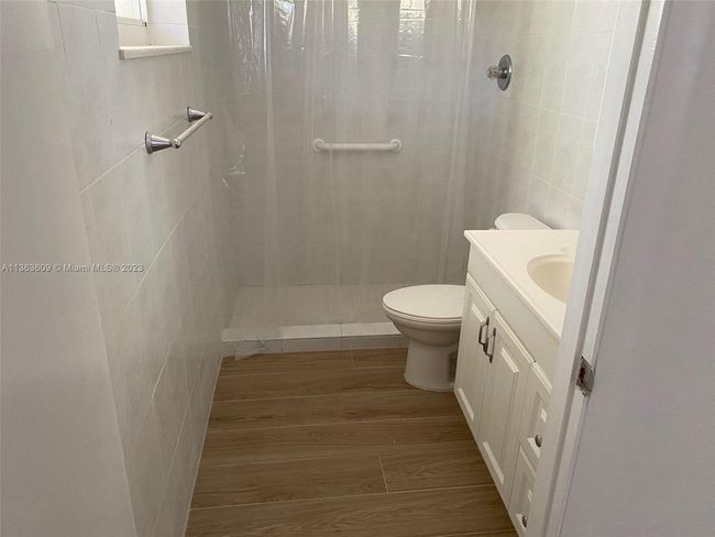 APT-301 - 200 Galen Dr, Condo with 2 bedrooms, 2 bathrooms and null parking in Key Biscayne FL | Image 8
