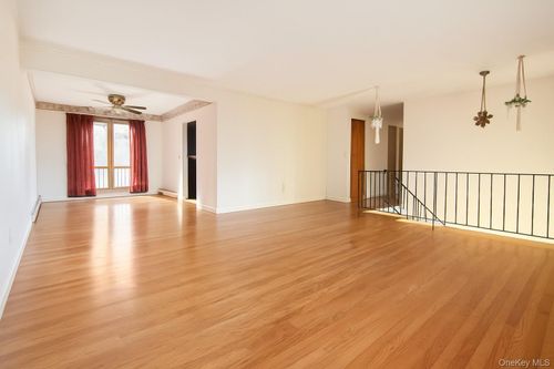 5 Cayuga Dr, New Hamburg, NY, 12590-4029 | Card Image