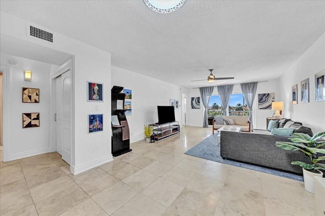 405 - 1332 Bayview Dr, Condo with 2 bedrooms, 2 bathrooms and null parking in Fort Lauderdale FL | Image 17
