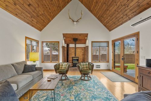 4 Solar Mountain Rd, Gardiner, MT, 59030-9406 | Card Image