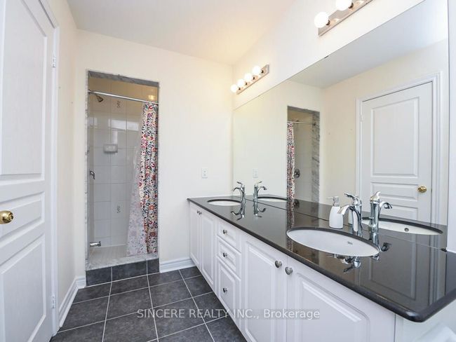 74 Paper Mills Cres, House attached with 3 bedrooms, 3 bathrooms and 1 parking in Richmond Hill ON | Image 14
