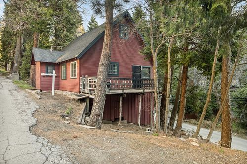 725 Golden Dr, Lake Arrowhead, CA, 92352 | Card Image