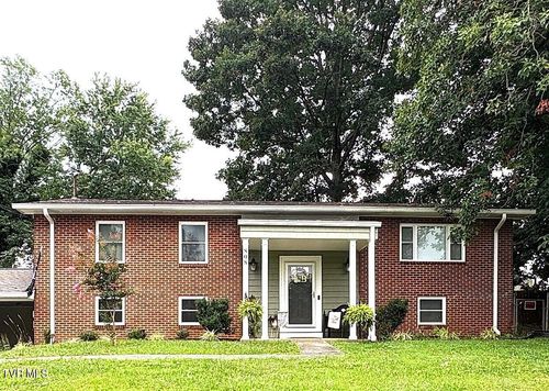 808 Liberty Dr, Kingsport, TN, 37663-3683 | Card Image