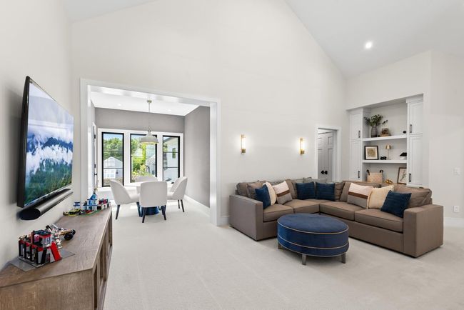 Upper-Level Loft | Image 36