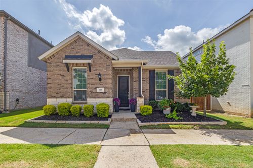 708 Waterbrook Pkwy, Argyle, TX, 76226-2311 | Card Image