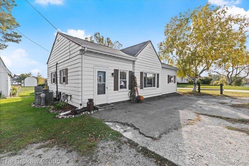105 Center St, Otisville, MI, 48463-9610 | Card Image
