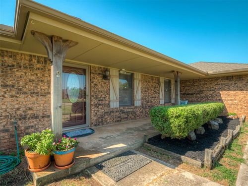 7104 Nw 32nd St, Bethany, OK, 73008-3802 | Card Image