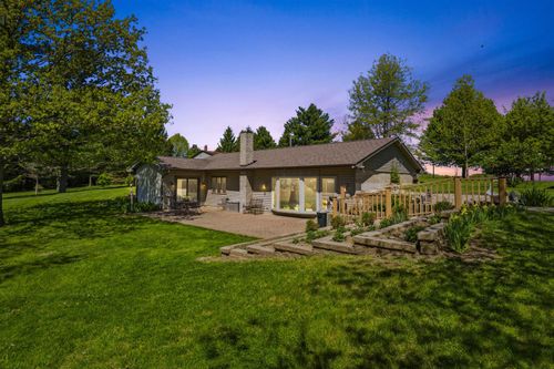 22946 Drake Road, Elgin, IA, 52141 | Card Image