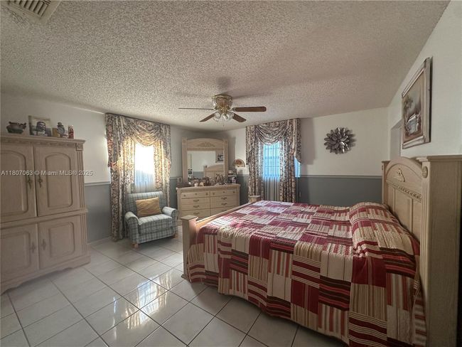 10075 Nw 129 Th Ter, House other with 3 bedrooms, 2 bathrooms and null parking in Hialeah Gardens FL | Image 4