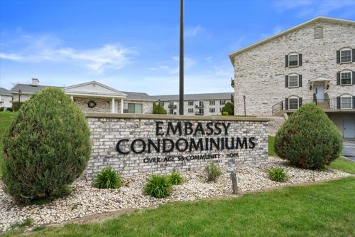 125 N University Dr, West Bend, WI, 53095-2967 | Card Image