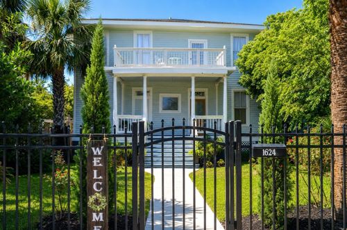 1624 Avenue K, Galveston, TX, 77550-4917 | Card Image