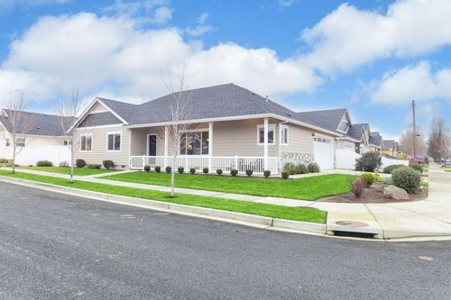 972 Sw Blackberry Ln, Grants Pass, OR, 97527-5538 | Card Image