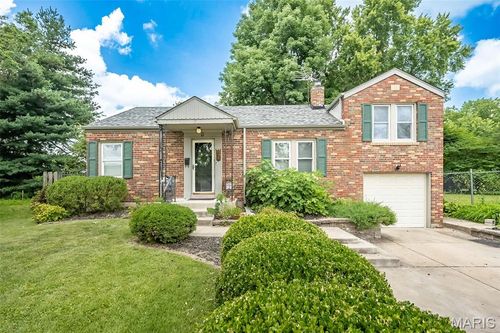 7 Kings Ct, Ferguson, MO, 63135-1650 | Card Image