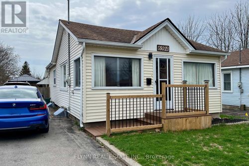6594 Barker St, Niagara Falls, ON, L2G1Y8 | Card Image