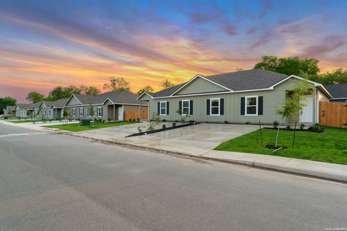 402 Trefger St, Seguin, TX, 78155 | Card Image