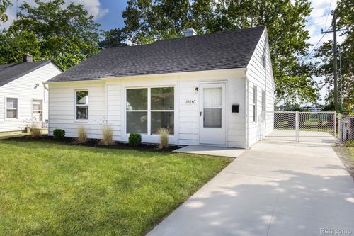 10841 Albany St, Oak Park, MI, 48237-3911 | Card Image