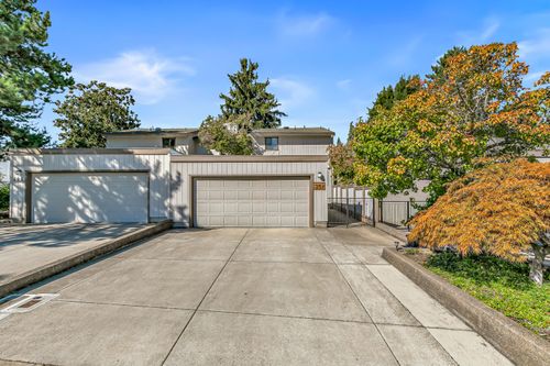 204 Mt Echo Dr, Medford, OR, 97504-7552 | Card Image