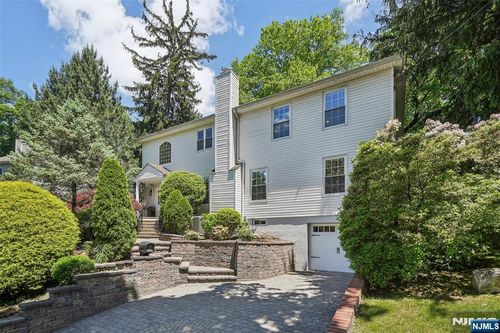 43 Lawrence Pkwy, Tenafly, NJ, 07670-2705 | Card Image