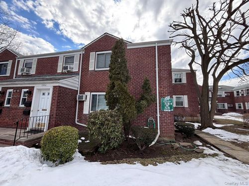 41b61-75-32 263rd St, Glen Oaks, NY, 11004-1146 | Card Image