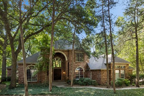 908 Trailwood Ct, Cedar Hill, TX, 75104-7826 | Card Image