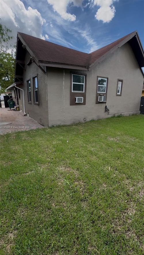 3021 Nw 66th St, Miami, FL, 33147-7653 | Card Image
