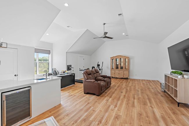 Large bonus area above garage with full wetbar. | Image 39