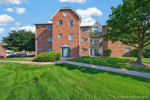 2c-1375 Cunat Ct, Lake In The Hills, IL, 60156-6109 | Card Image