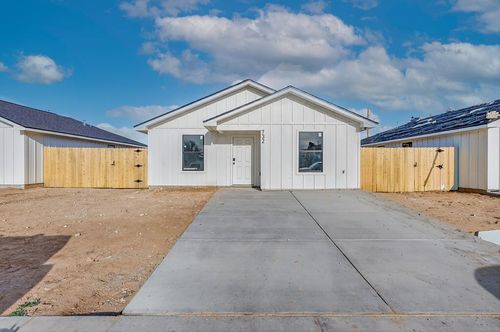 732 S Benton St, Midland, TX, 79701-1220 | Card Image