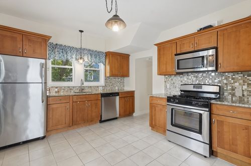 107 Grant St, Lynn, MA, 01902-3538 | Card Image
