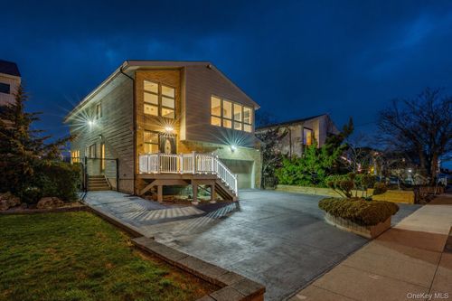 756 Guy Lombardo Ave, Freeport, NY, 11520-6213 | Card Image