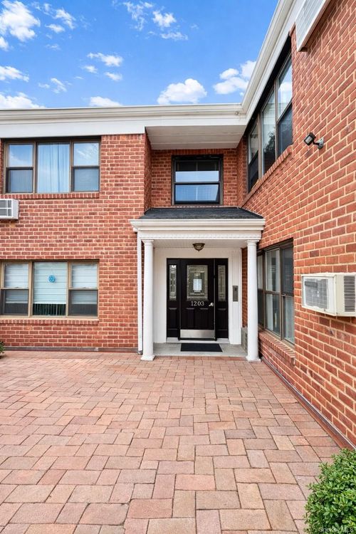 apt-g11-1203 E Broadway E Broadway, Hewlett, NY, 11557-2454 | Card Image