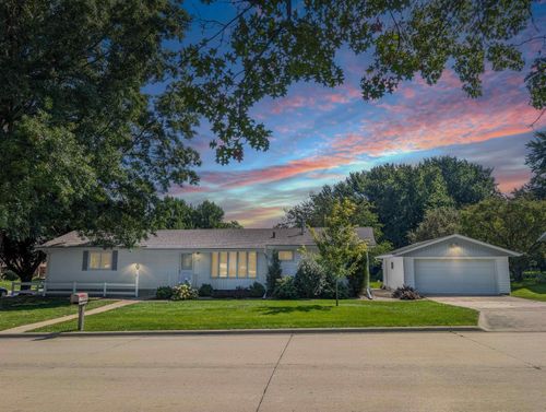 126 Highland Dr, Cedar Falls, IA, 50613-1814 | Card Image