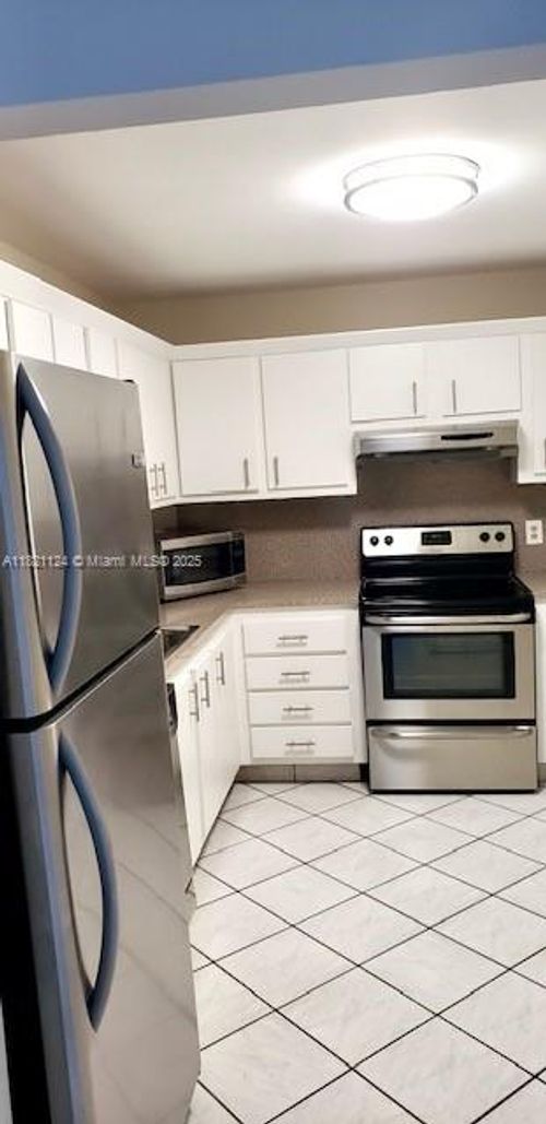 apt-425-3800 S Ocean Dr, Hollywood, FL, 33019-2917 | Card Image