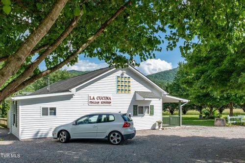 6811 Highway 67 W, Mountain City, TN, 37683-6034 | Card Image