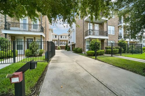 b-925 W 19th St, Houston, TX, 77008-3301 | Card Image