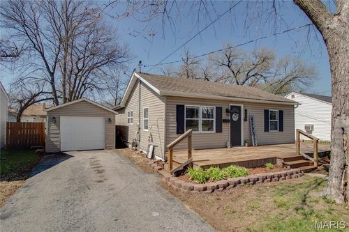 549 Mchugh St, Wood River, IL, 62095-1743 | Card Image