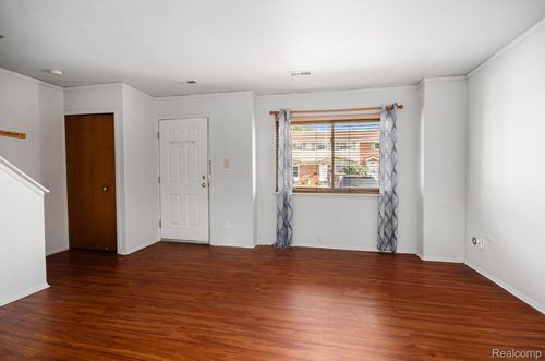 25634 Lexington Ln, Roseville, MI, 48066-3816 | Card Image