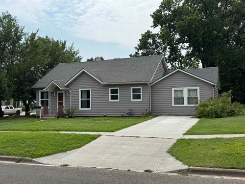 802 Stanberry St, Ellsworth, KS, 67439-2230 | Card Image