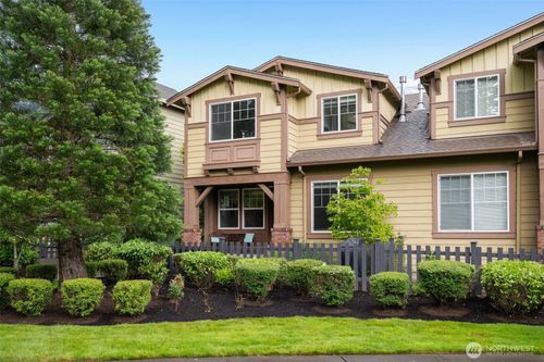 8011 Douglas Avenue Se, Snoqualmie, WA, 98065 | Card Image