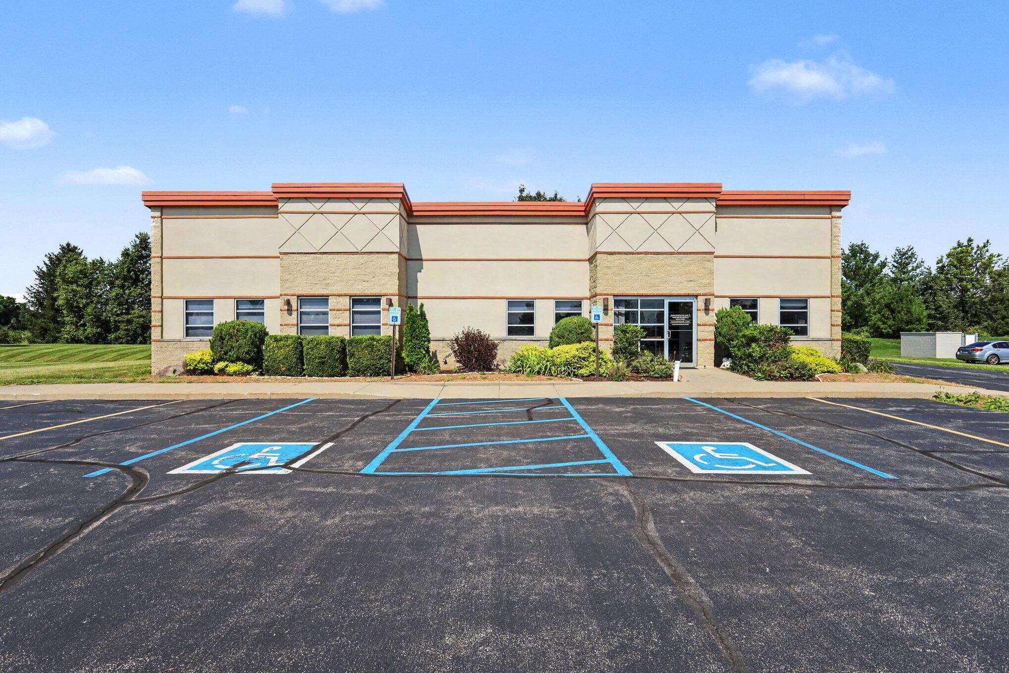 2801 Leonard Dr, Valparaiso, IN 46383