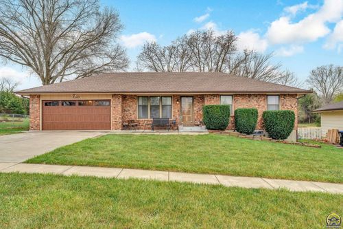 2145 Se 38th Cir, Topeka, KS, 66609-1561 | Card Image