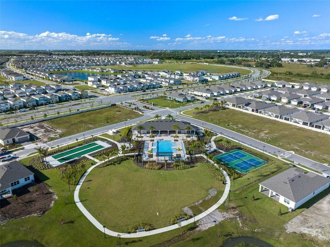 1629 Cross Prairie Pkwy, House other with 3 bedrooms, 3 bathrooms and null parking in KISSIMMEE FL | Image 34