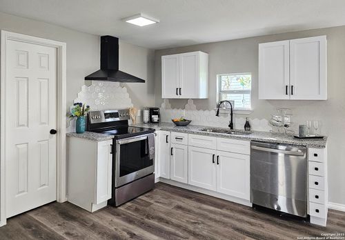 1360 Essex St, San Antonio, TX, 78210-2560 | Card Image