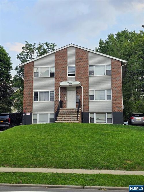 275 Grand Ave, Leonia, NJ, 07605-2318 | Card Image