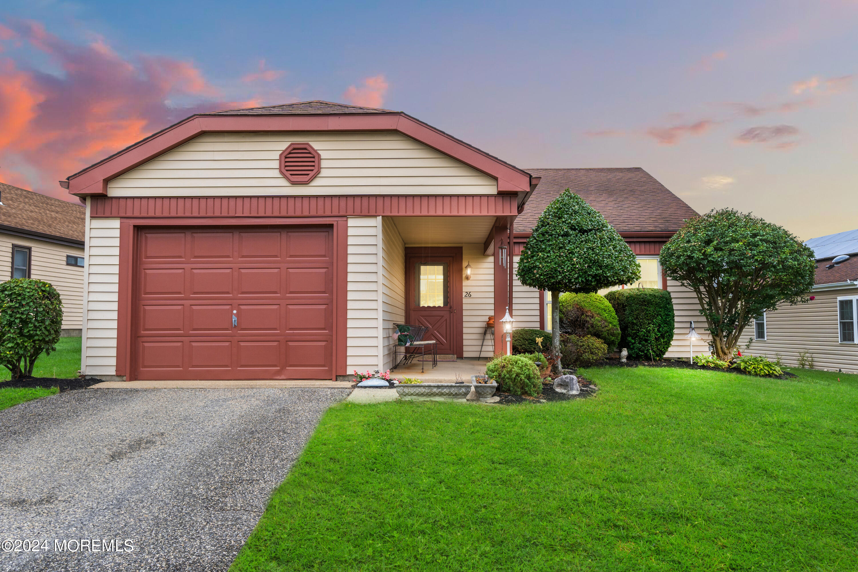 26 Woodstock Lane, For Sale in Manchester Zoocasa