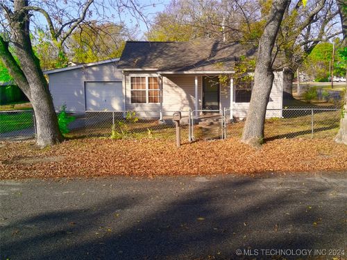 200 S Cedar St, Commerce, OK, 74339-2653 | Card Image