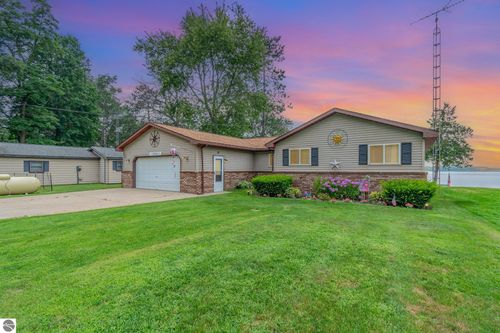 2325 Royal Ln, Hale, MI, 48739-8803 | Card Image